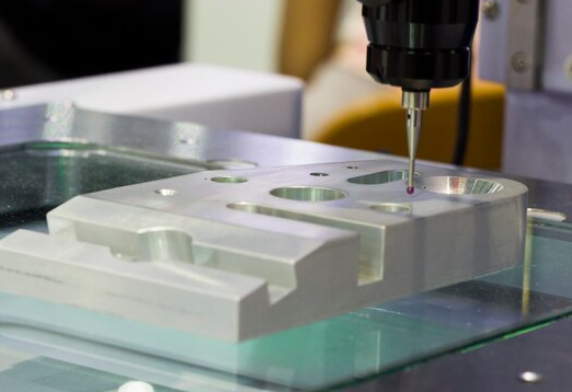 Usinage CNC de plastique et de céramique